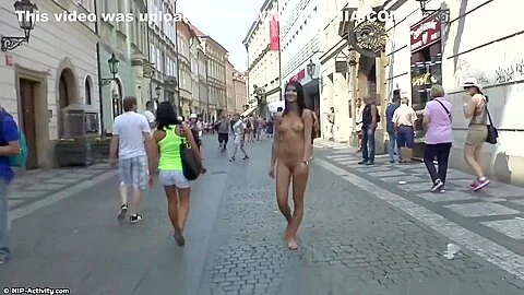 Lady Dee In Nude In Public