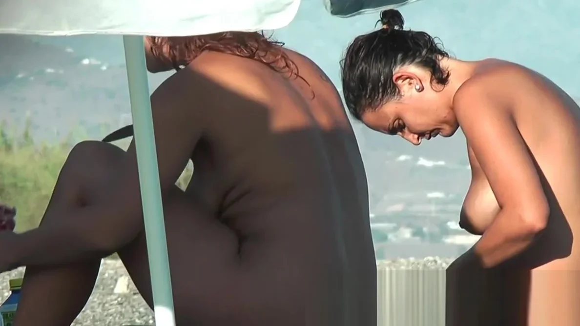 Sexy amateur hidden beach video on the nudist beach