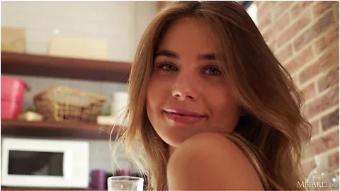 Kitchen Pranks - Lola Krit