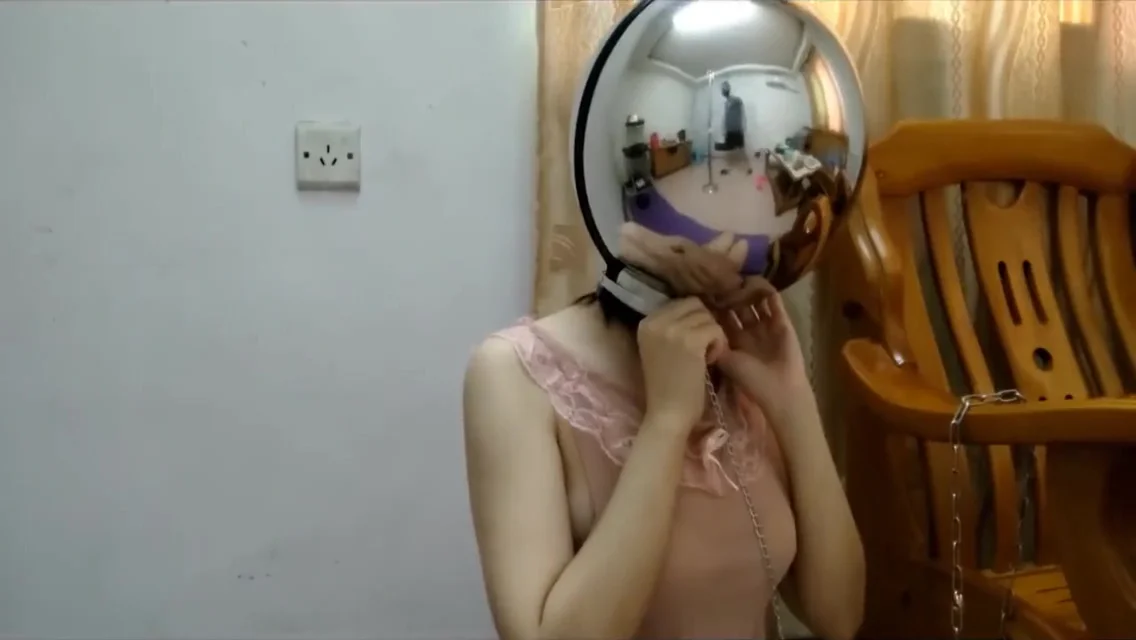 Septum-clamped Girl In Sensory Deprivation (chinese)