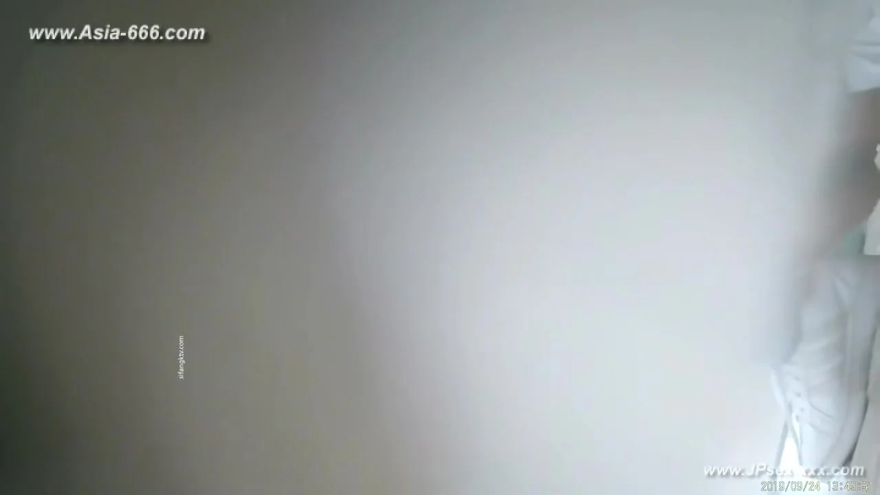 chinese girls go to toilet.307