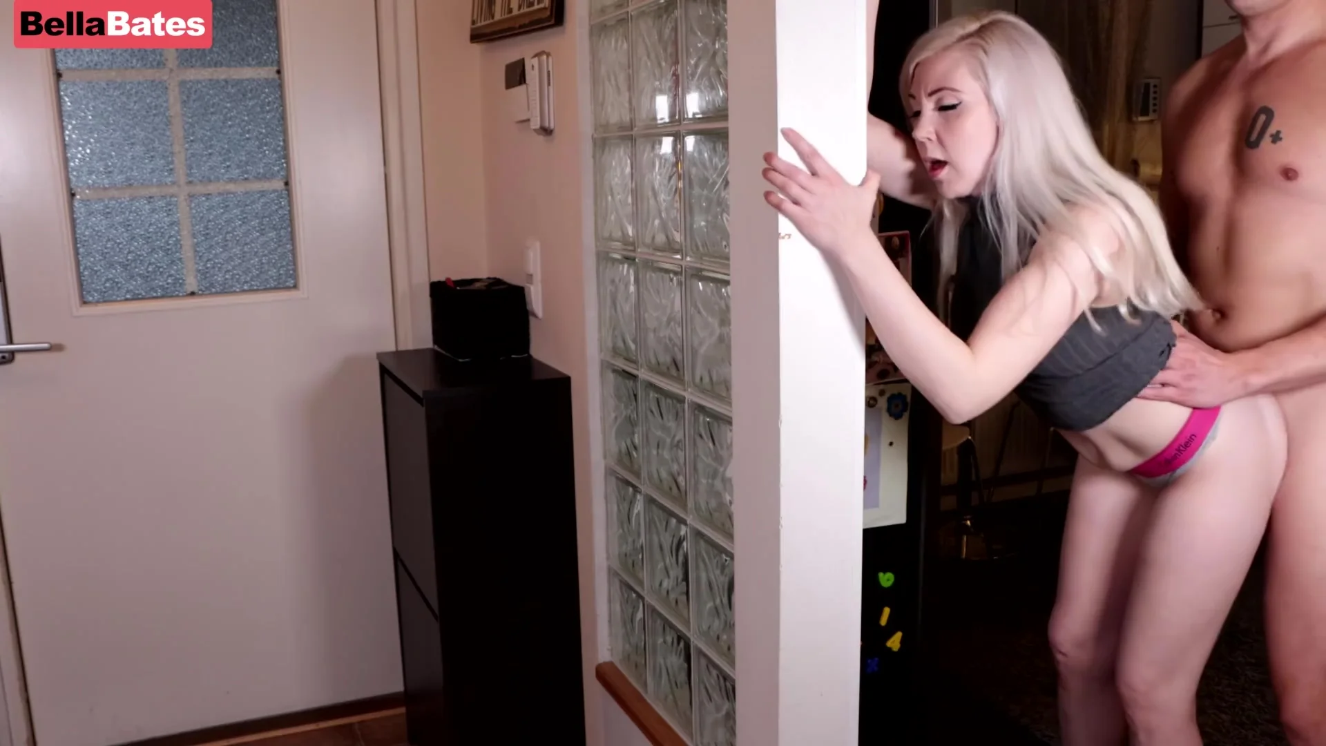 Pizza Delivery Guy Cums In Wifes Pussy - Cuckold Husband Watches When Wife Pays For Pizza