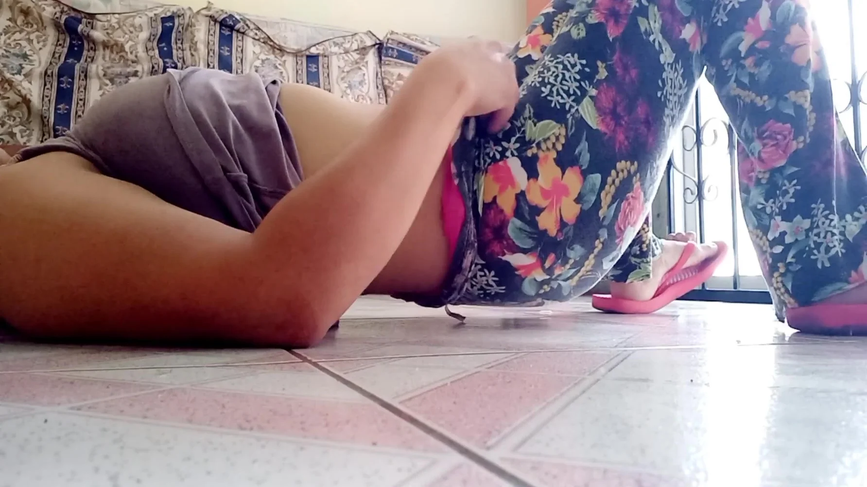 Busty Woman Starts Making Homemade Porn From The Floor The Slut Gets Horny When Her Buttocks Feel The Heat Of The Floor
