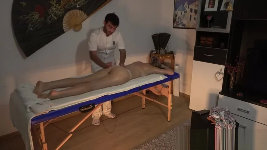 Happy End Masseur Fucks Mature Amateur Wife