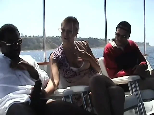 Inexperienced white babe gets into a threesome with two hunks