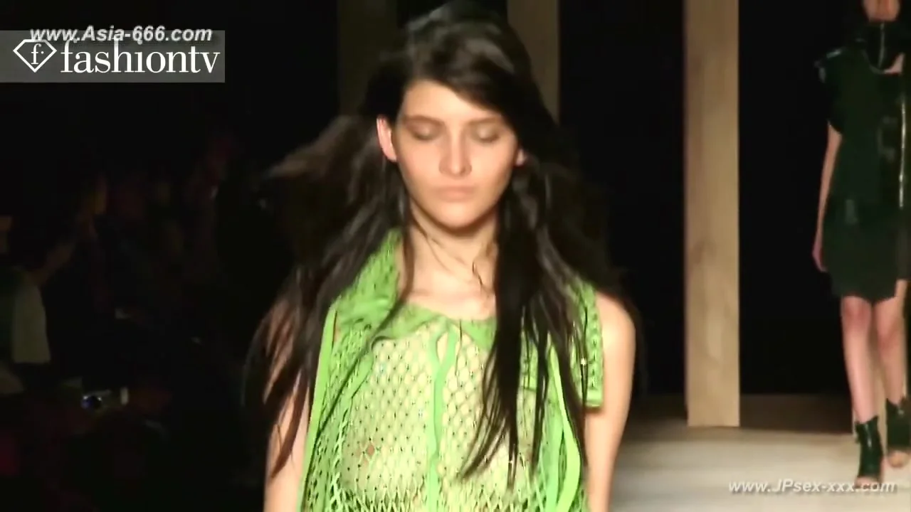 Braless Trends in Women's Fashion Style Compilation for Adventurous Dressers.4