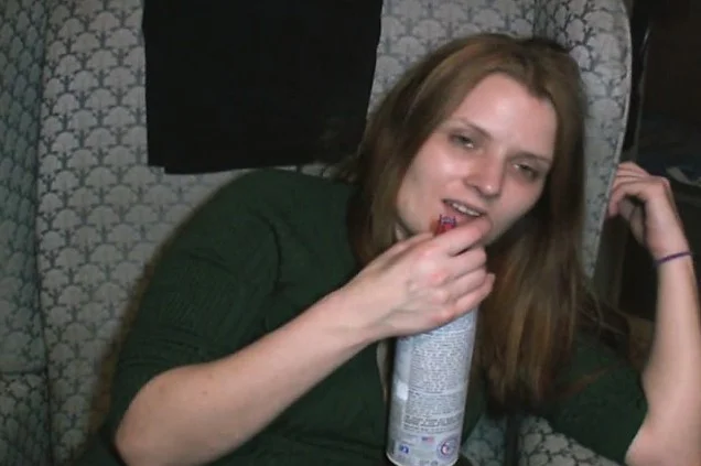 Brunette crack whore whiffs keyboard cleaner and gives a blowjob