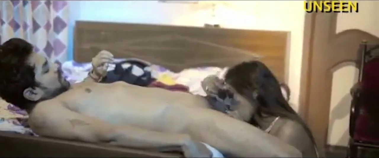 Devar Ko Akela Pakar Bhabhi Uske Lund Pe Toot Padi Or Chudai