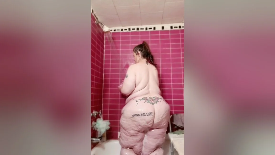 Ssbbw Showering