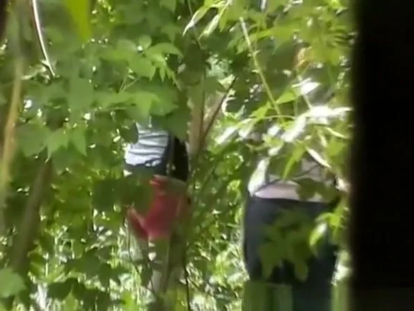 Two girls caught pissing in the nature