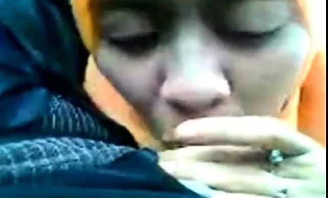 Cikgu bertudung blowjob
