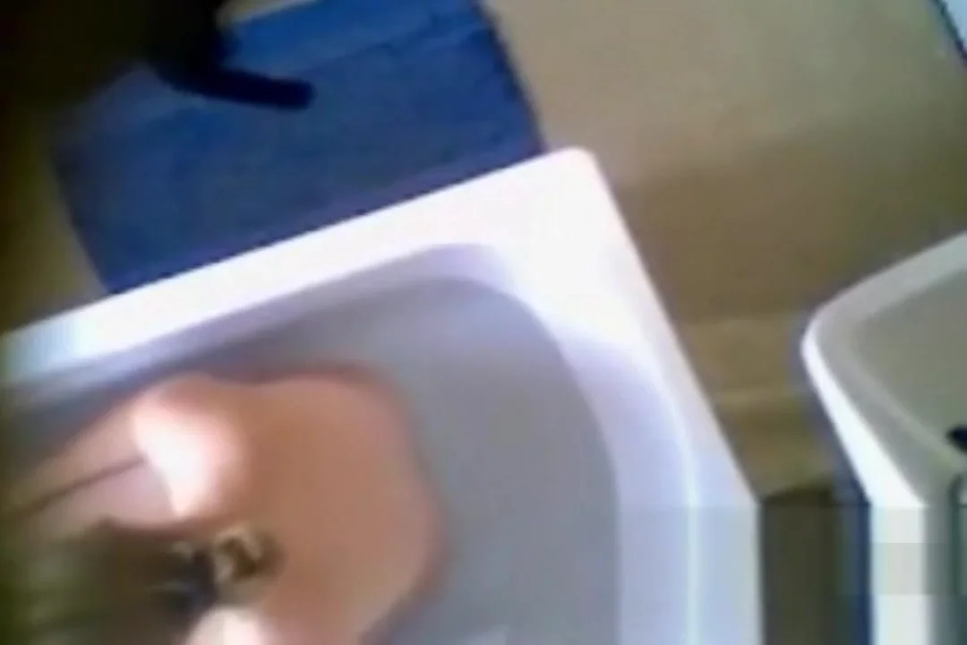 My BBW Step sister fingering in bath