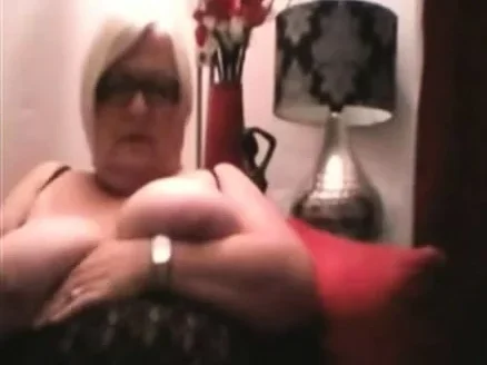 Mature BBW dildoes on camera