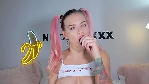 Tiny Nicolettxxx deepthroats and scratches all her holes online