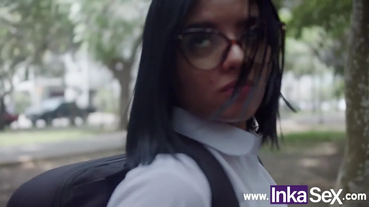 Big ass 18 year old schoolgirl gets caught by stranger