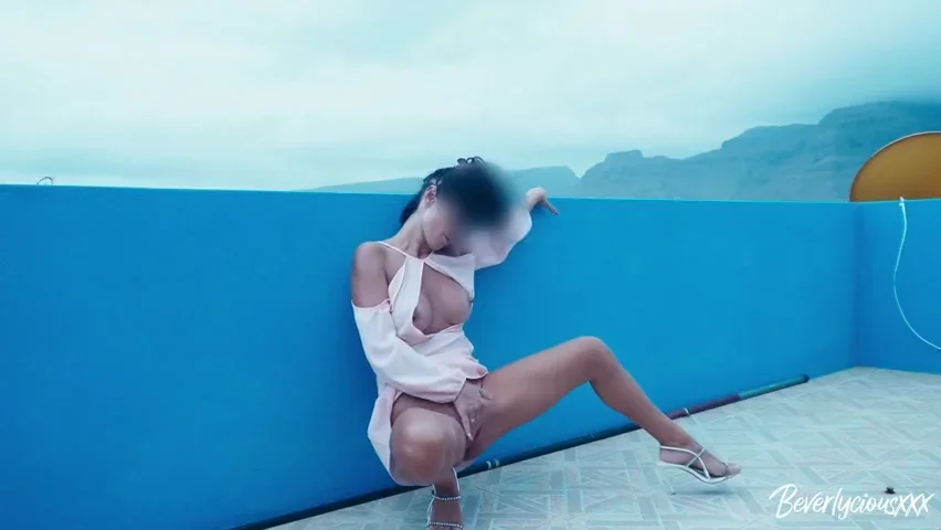 Exhibitionist Wife - Risky Tits & Ass Flashing - Fingering On The Roof With Beverlyciousxxx