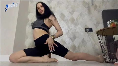 Hot teen tart stretches and hops on a giant faux-cock for a steamy orgasm - uber-sexy xxx porn!
