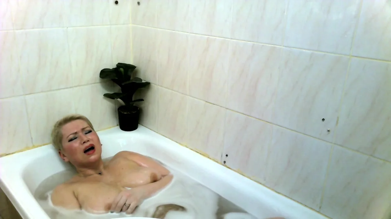 Busty Step mommy Masturbates And Cums In The Shower