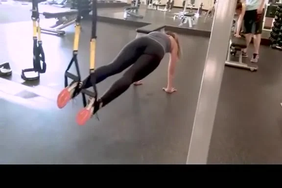 Girls secretly filmed in the gym exercising