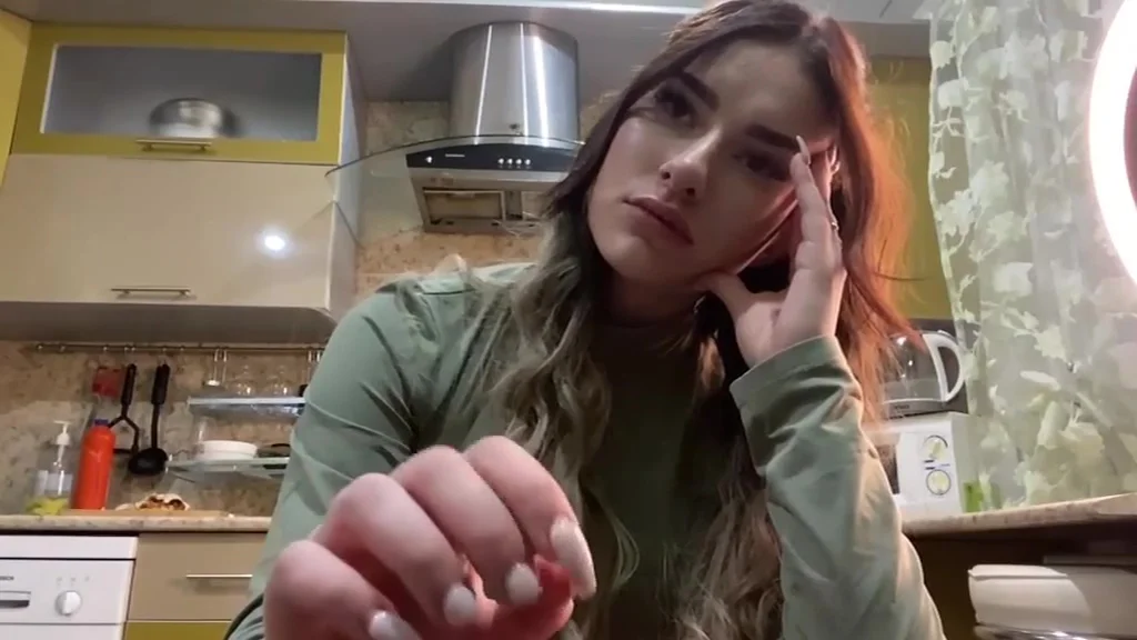 Thick Girl With Nice Ass Teasing On Periscope
