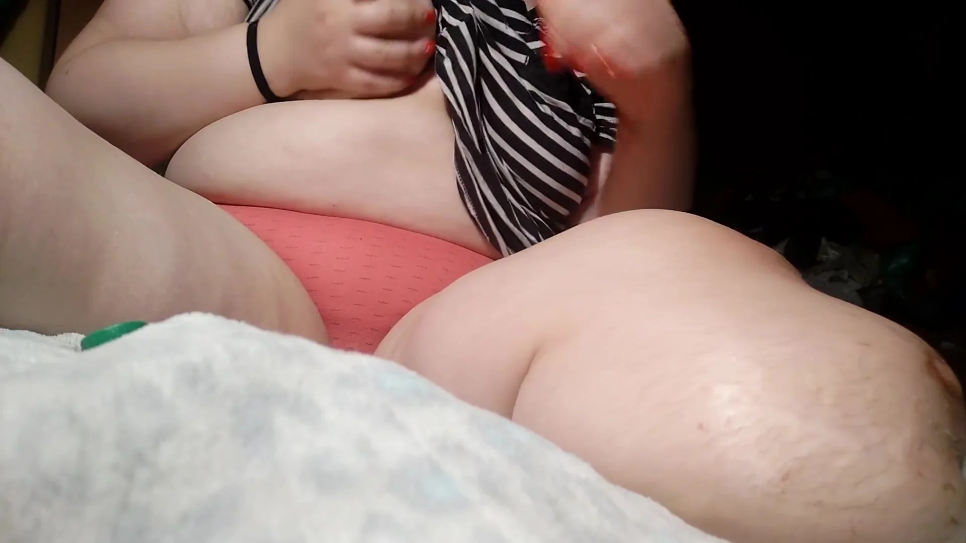 Amputee Girl Massages Stump And Fingering Pussy