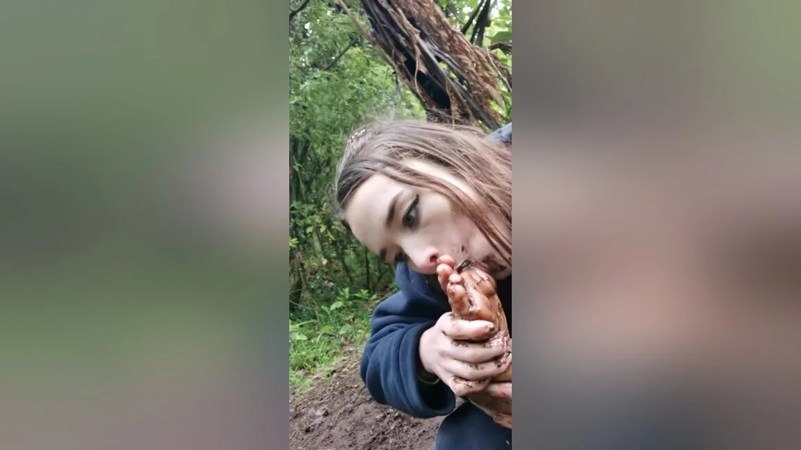 Naughtynini - I Lick Dirt Off My Feet For You