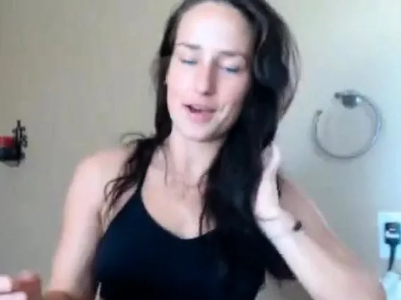 Naughty coed spanks her perky butt in the chatroom
