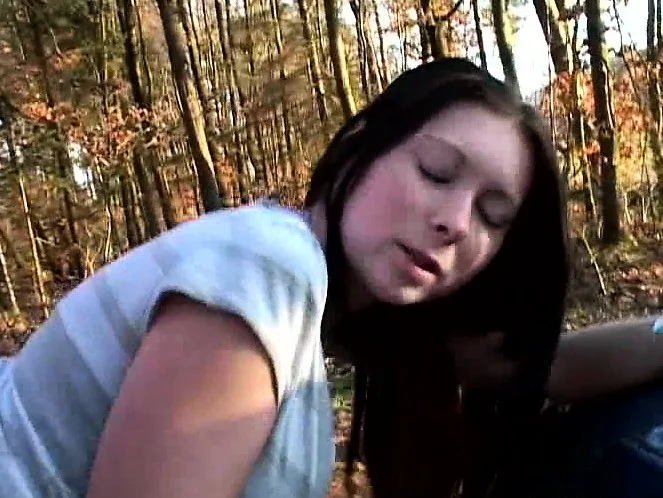 Good-looking brunette gets off on having her snatch reamed in the car