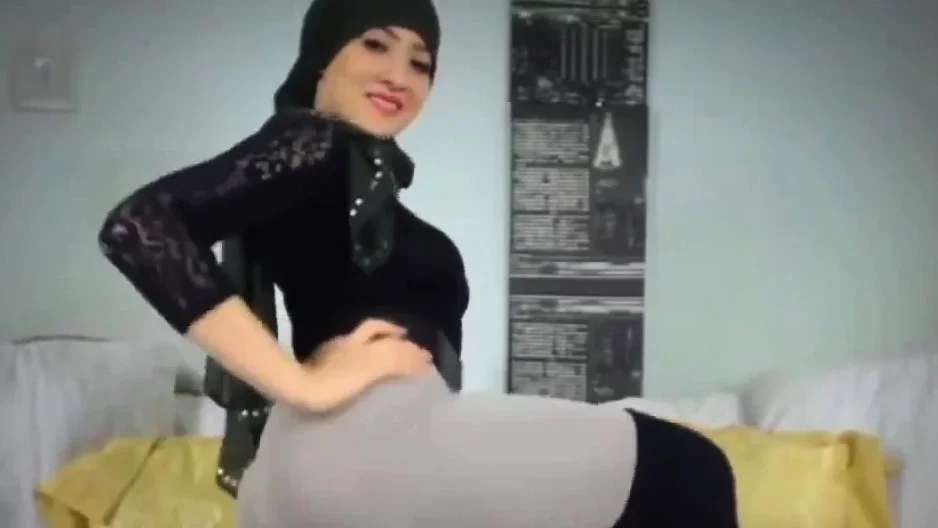 Hijab Girl Muna Twerk Cam