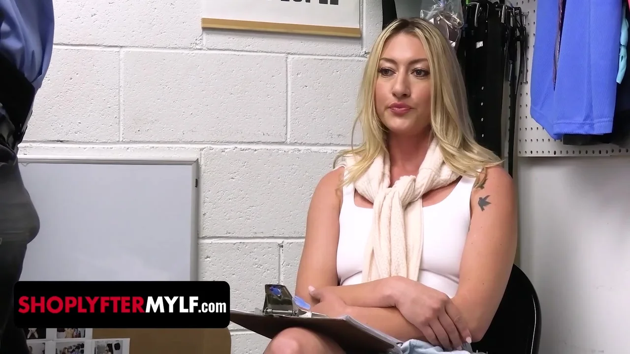 Whitney Is An Entitled Woman Who Thinks She Can Get Away With Using A Fake Credit Card To Buy Stuff