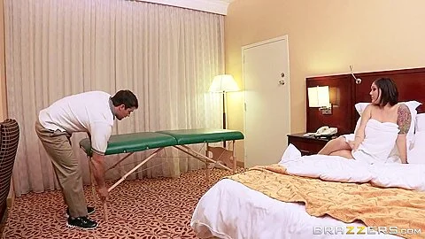 Dirty Masseur: Complimentary Pussy Massage. Claire Dames, Ramon