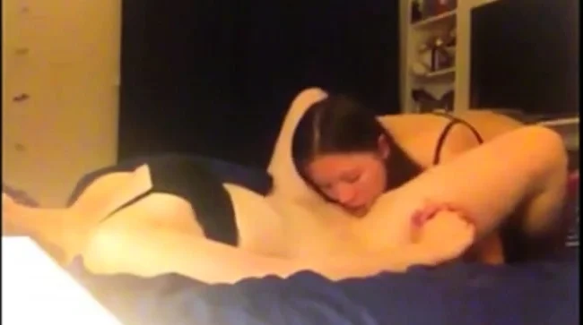Lesbian college girls kiss and lick pussy in dorm