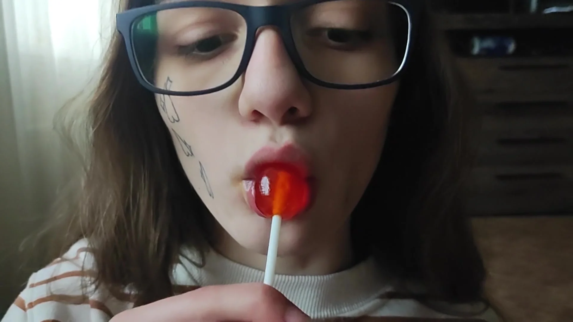 Step Sis! Sweet Blowjob! His Dick Is Like A Lollipop!