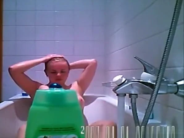 Russian babe caught on bath tub spy