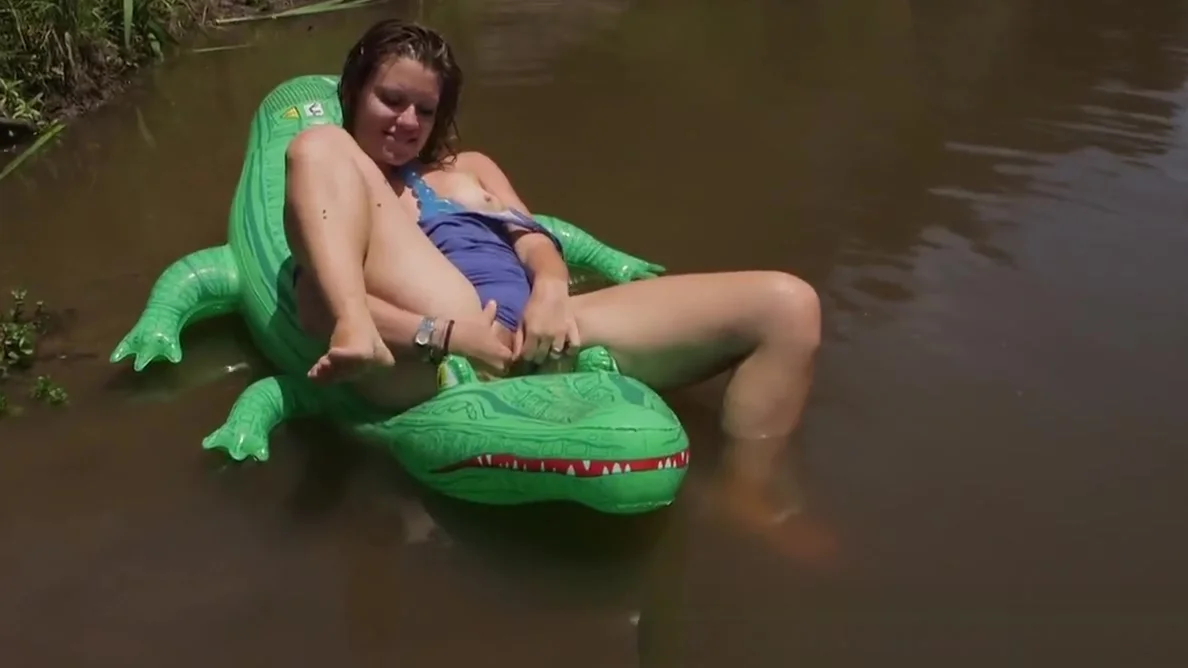 Girls Out West - Amateur cutie on a crocodile