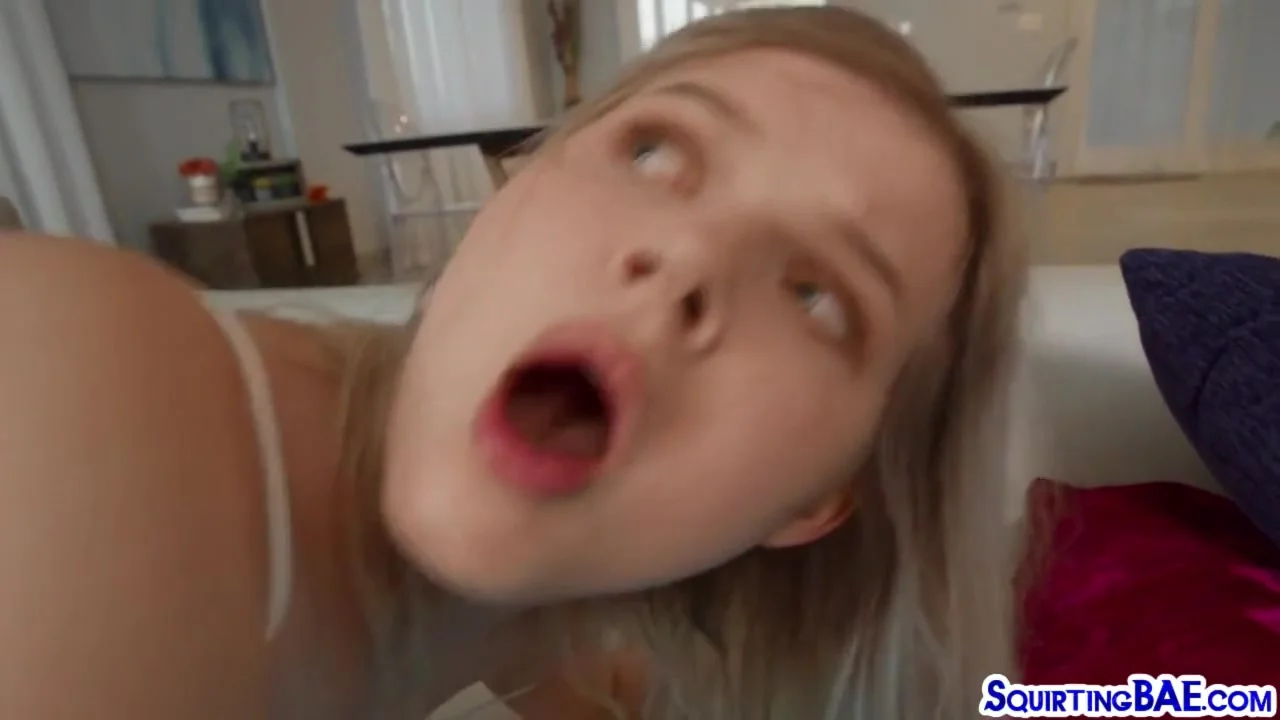 Puffycunt squirting beauty cuntfingered