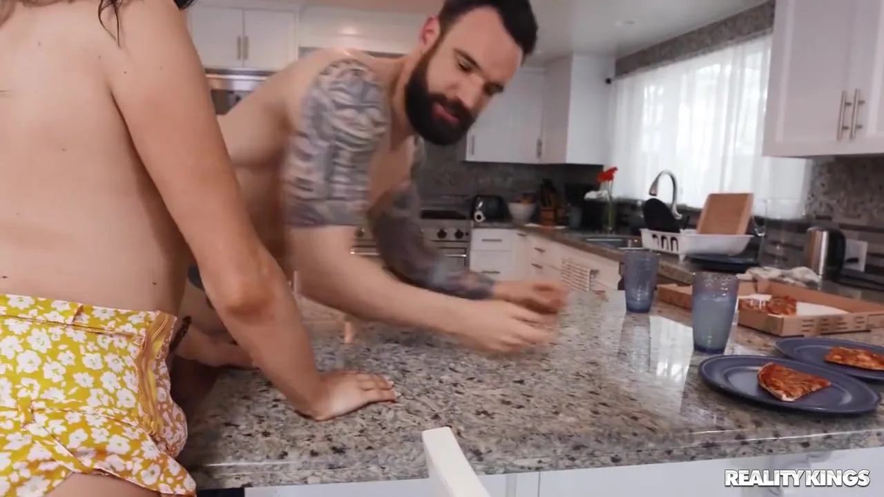 Mona Azar - Sneaky Handjob Affair On Pornhd