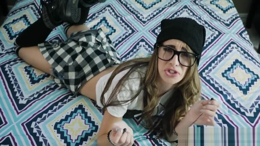 Punk teen 18+ with Glasses Sucks off a big Shaft