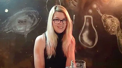 Peculiar czech cutie gapes her juicy twat to the bizarre