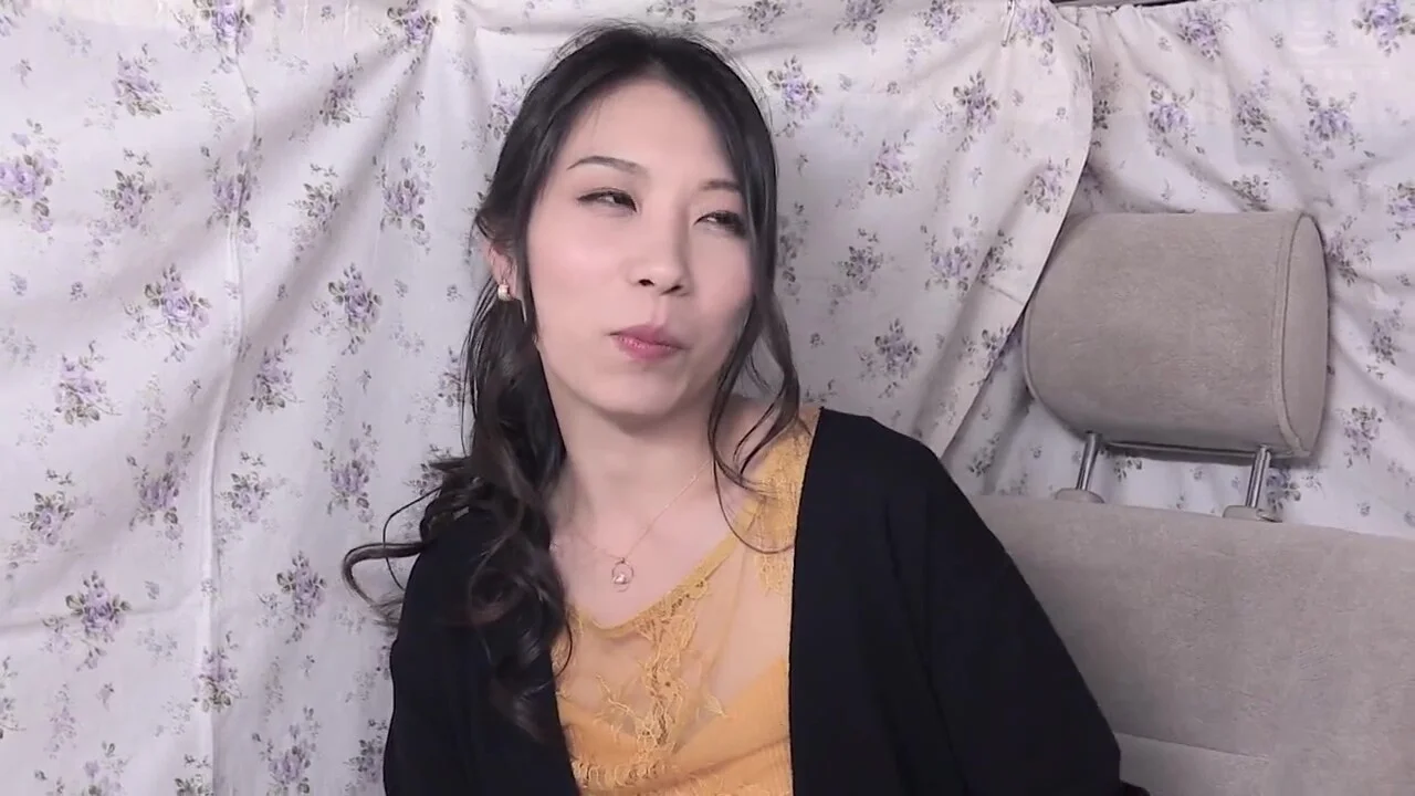 B2E2206-Pick up and fuck a mature celebrity wife