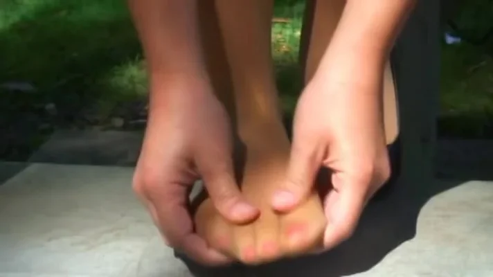 Asia's Pantyhose Tease