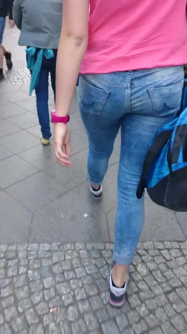 Candid teen 18+ ass 1 (Slowmotion)