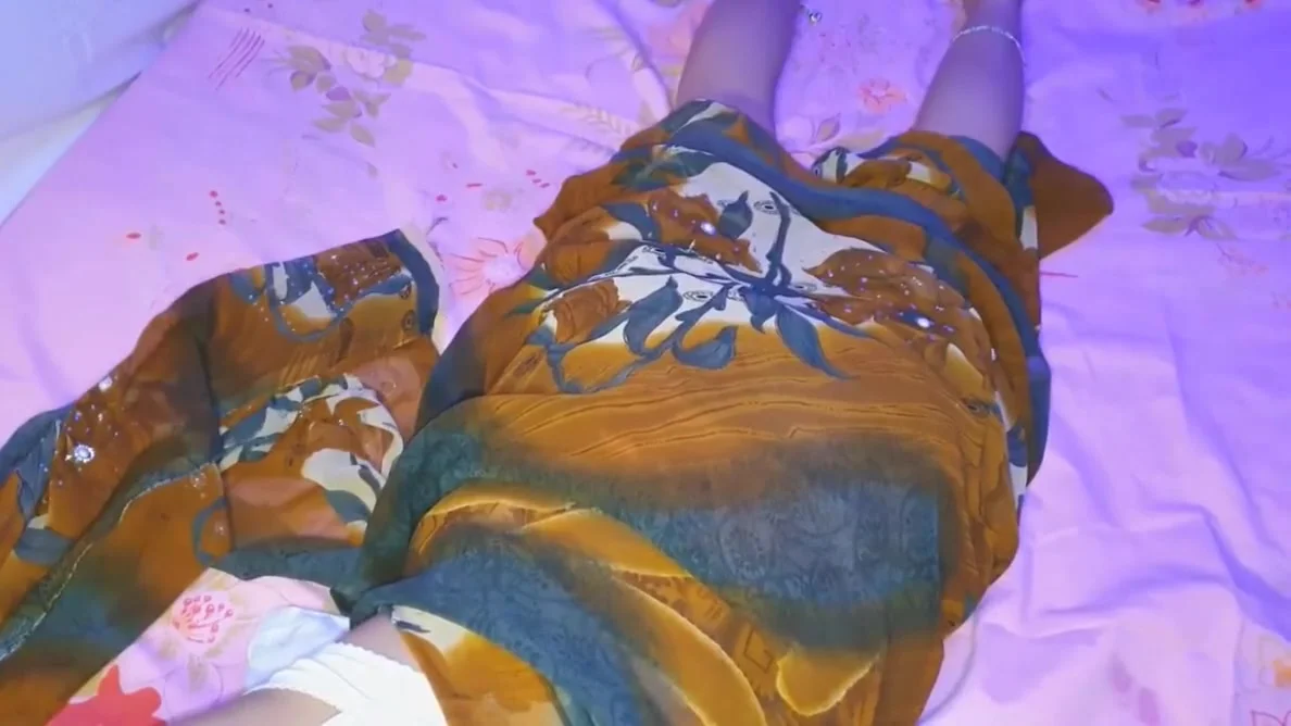 Desi Aunty In Saree Cheating On Husband