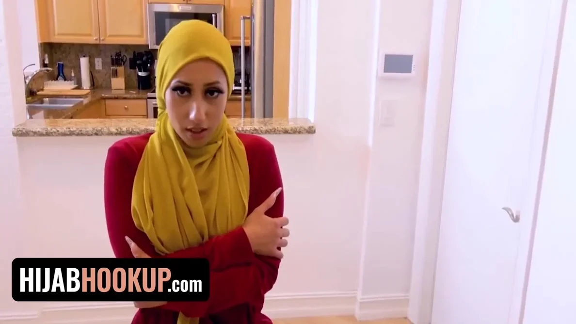 Horny Arabic Babe Kira Perez Cheats On Her Husband With Her Athletic Personal Trainer