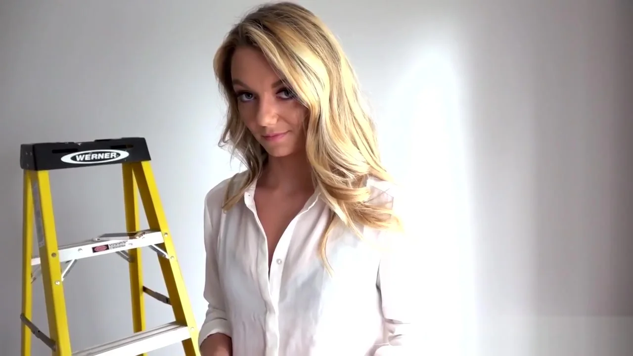 Bossy realtor drilled doggystyle on floor