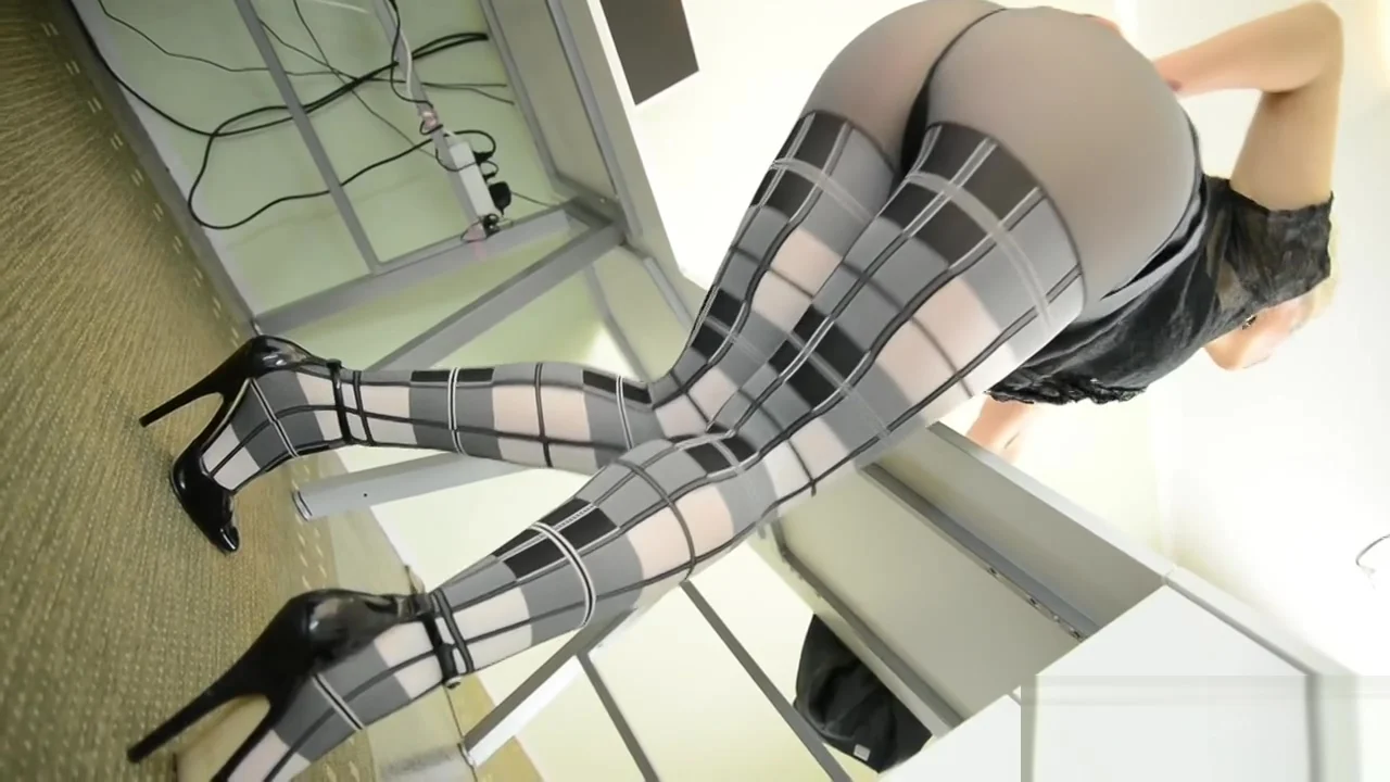 Sexy Pantyhose and Nylon Feet