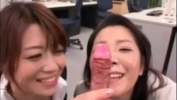 Japanese Girls play w. cum shooting Dildo