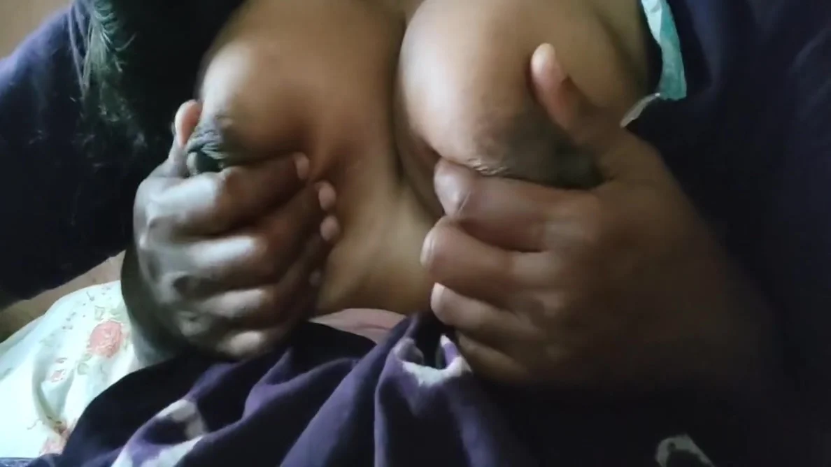 Mallu Wife Boobs Pressed & Fingaring And Squirting