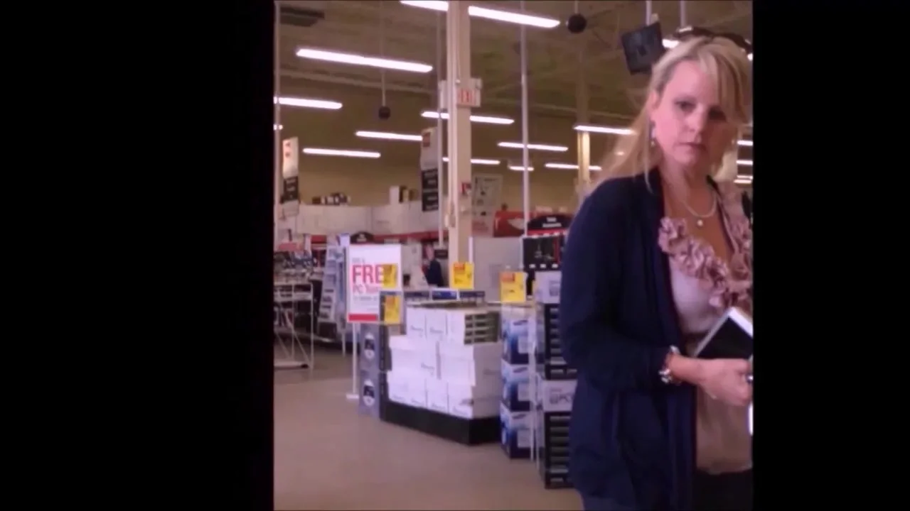 Blonde milf with great tits.
