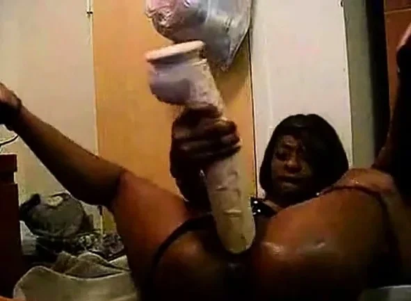 ebony slut big white dildo cam